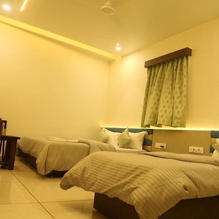 Hotel Bhagyoday Limodara エクステリア 写真