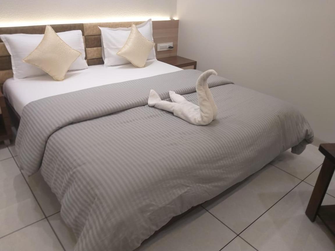 Hotel Bhagyoday Limodara エクステリア 写真