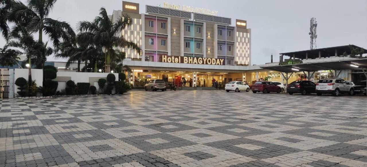 Hotel Bhagyoday Limodara エクステリア 写真