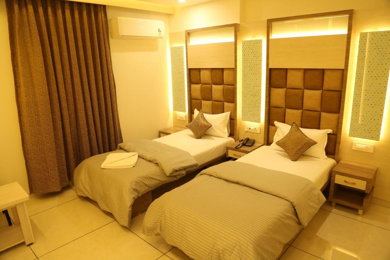 Hotel Bhagyoday Limodara エクステリア 写真